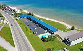 Days Inn & Suites By Wyndham St. Ignace Lakefront