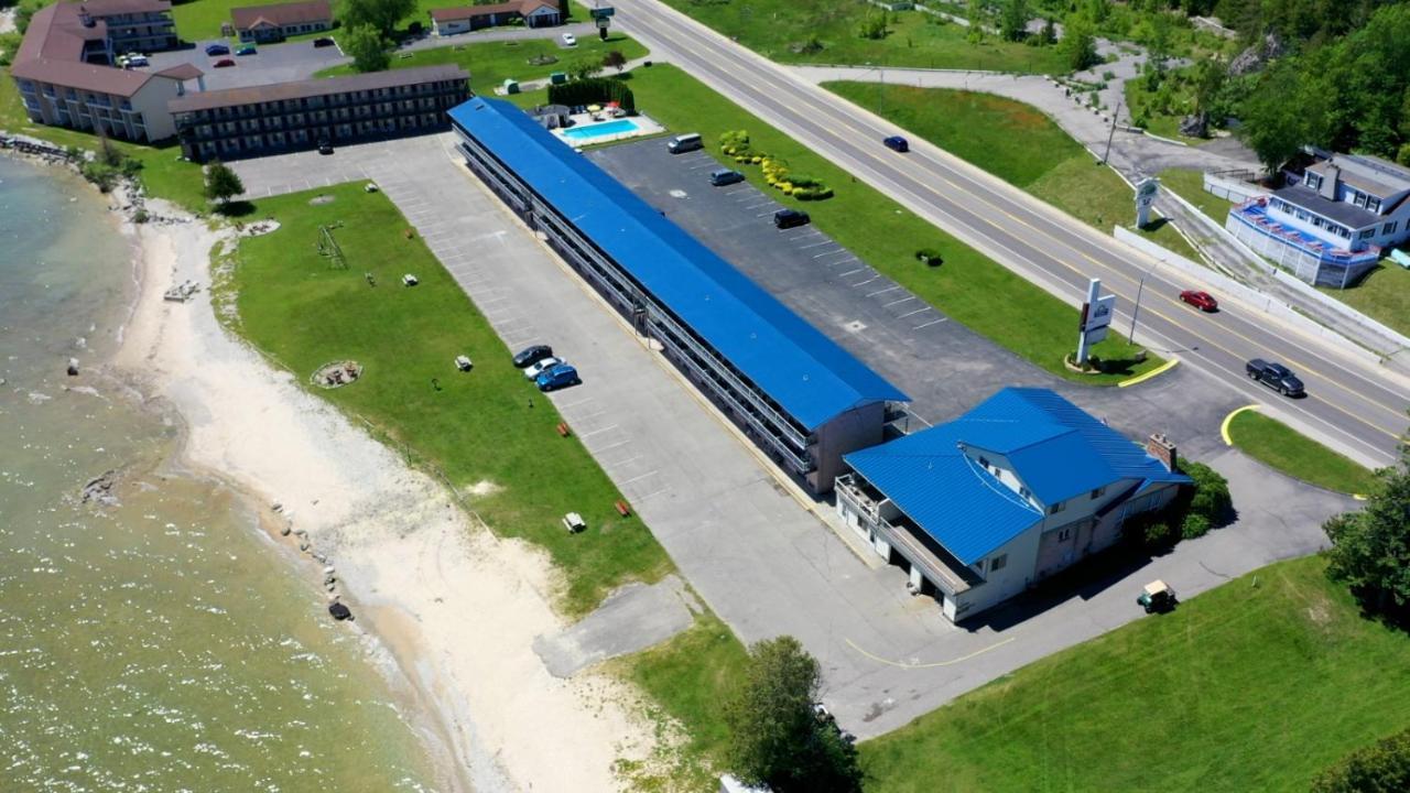 Days Inn & Suites By Wyndham St. Ignace Lakefront Exterior photo
