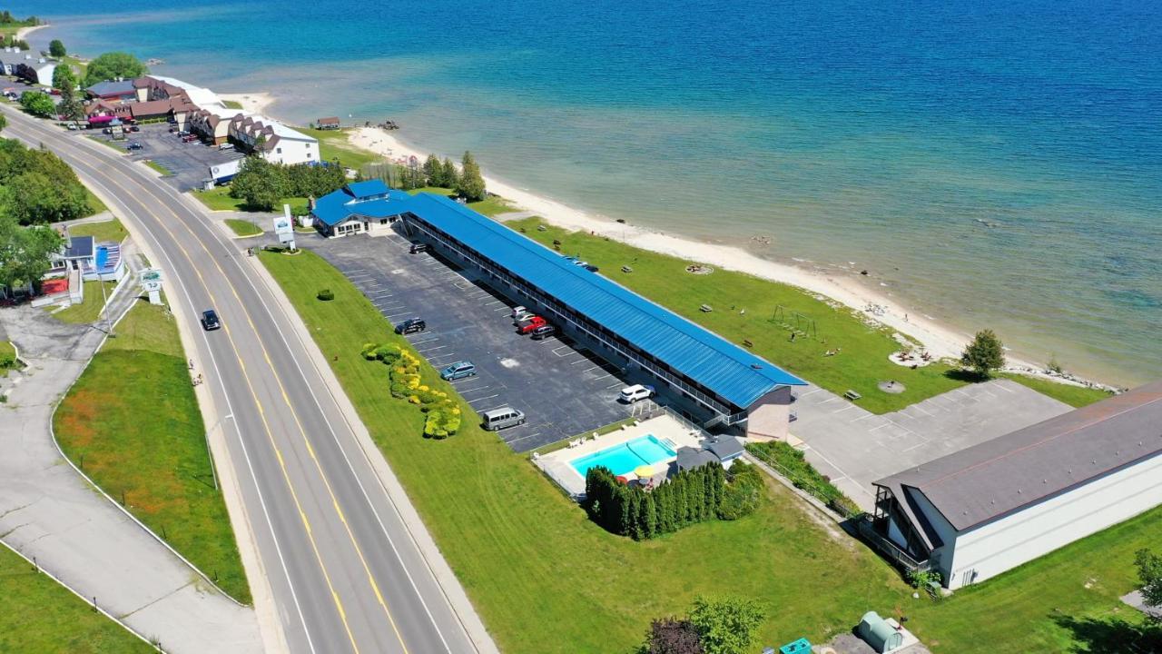 Days Inn & Suites By Wyndham St. Ignace Lakefront Exterior photo