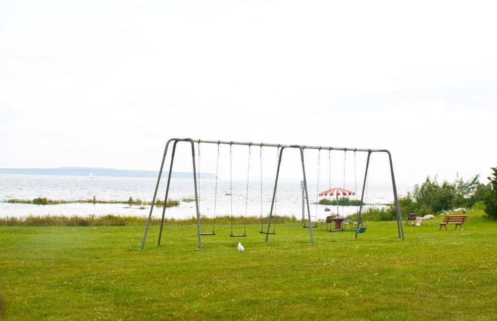 Days Inn & Suites By Wyndham St. Ignace Lakefront Exterior photo