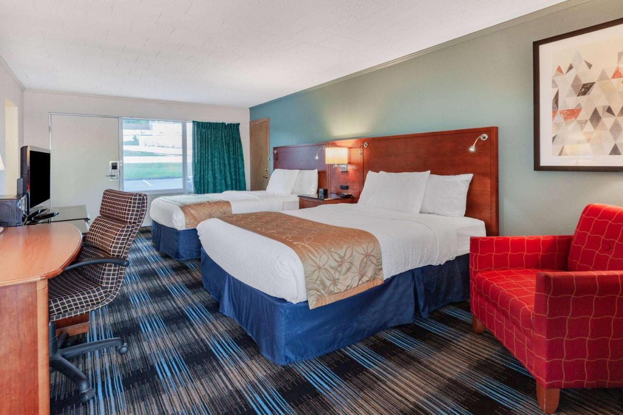 Days Inn & Suites By Wyndham St. Ignace Lakefront Exterior photo