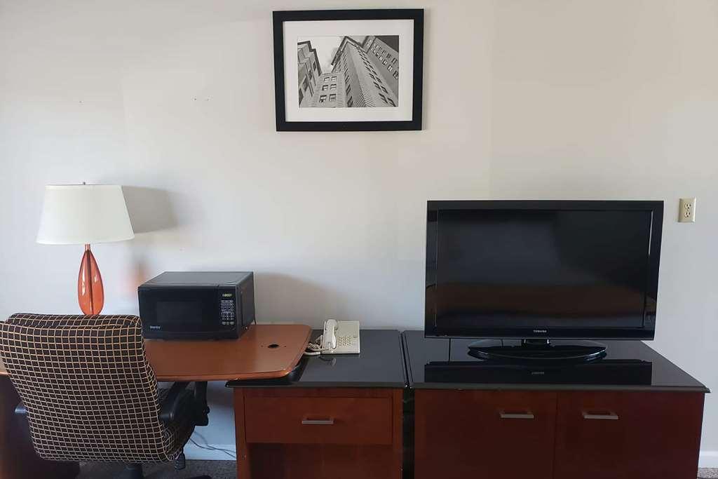 Days Inn & Suites By Wyndham St. Ignace Lakefront Room photo