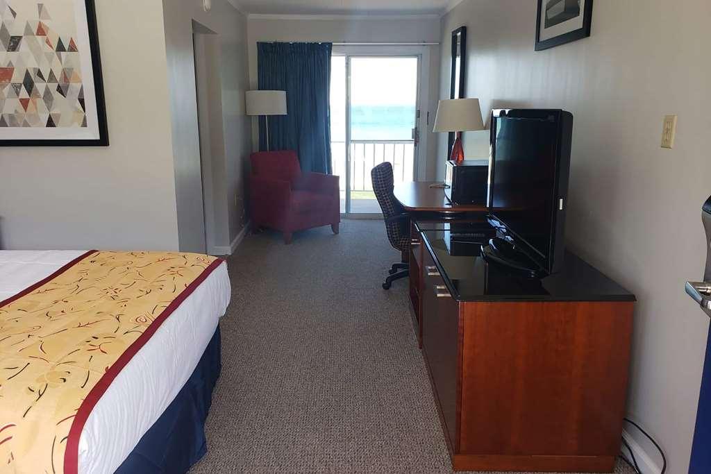 Days Inn & Suites By Wyndham St. Ignace Lakefront Room photo