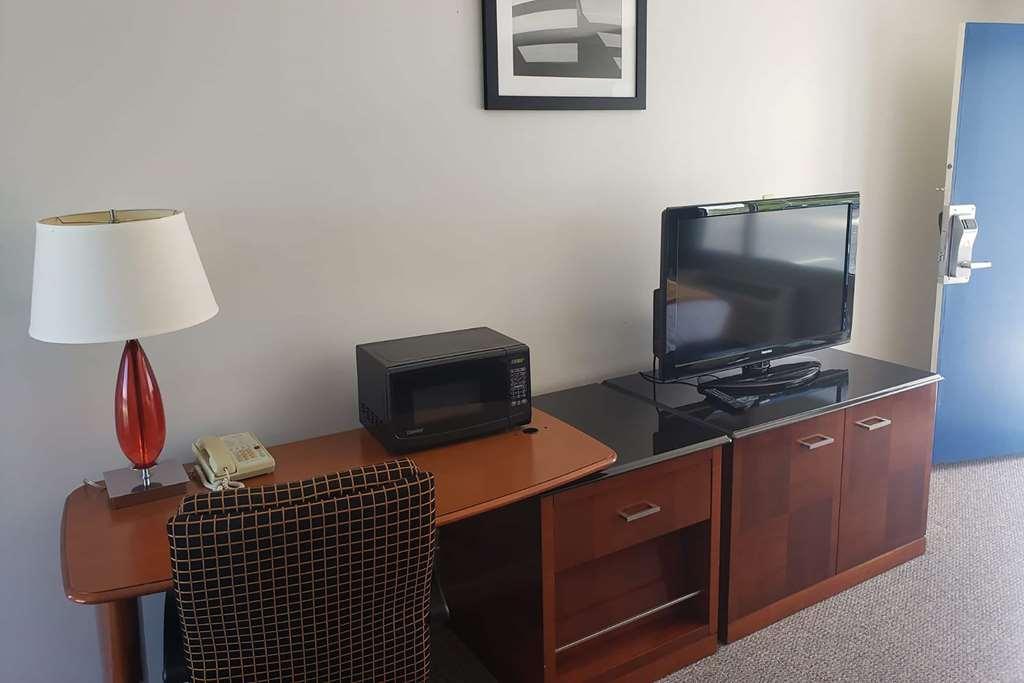 Days Inn & Suites By Wyndham St. Ignace Lakefront Room photo