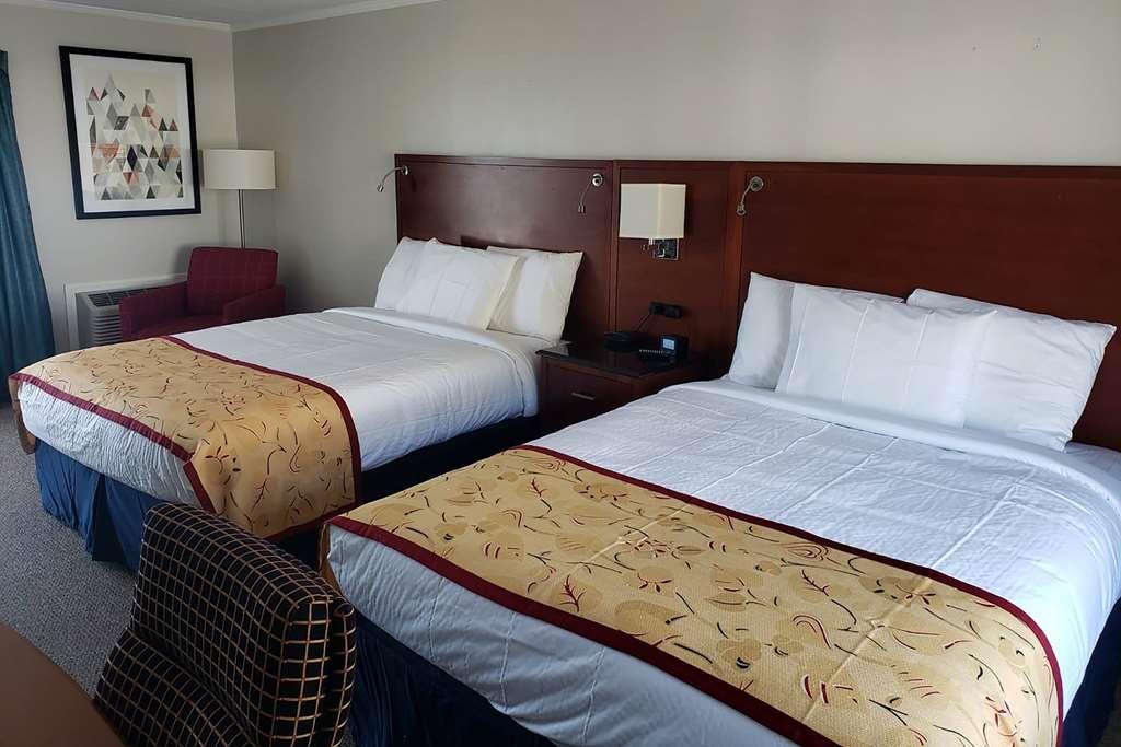 Days Inn & Suites By Wyndham St. Ignace Lakefront Room photo